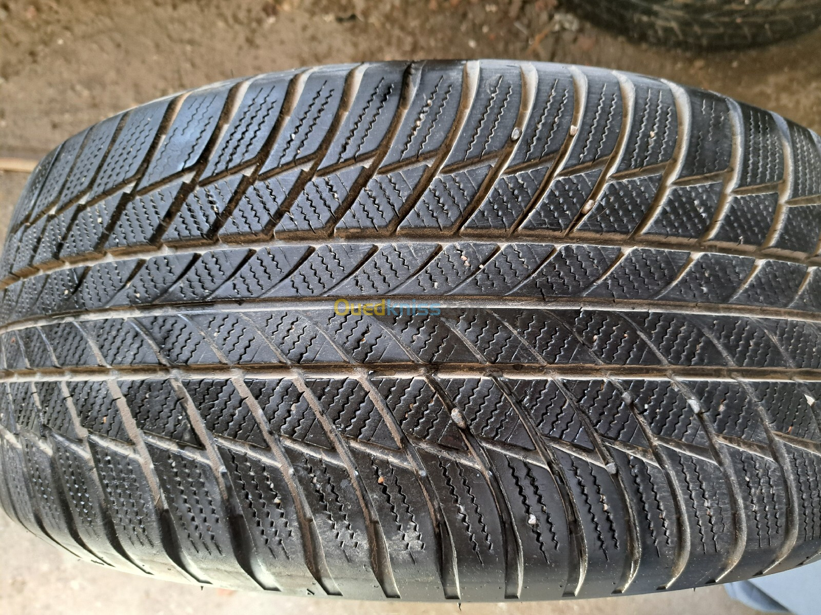 Pneus BRIDGESTONE 245/50 et pirelli235/35