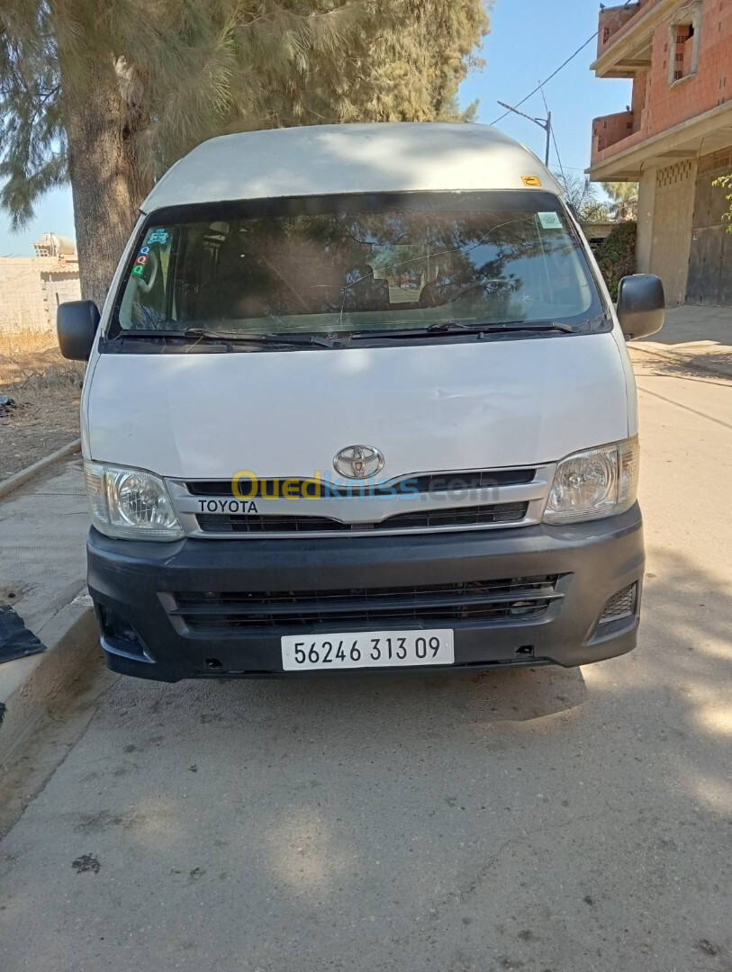 Toyota Hiace 2013