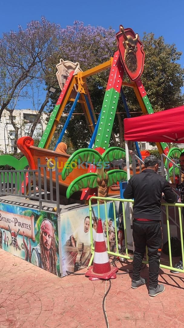 Manège toboggan bateau pirate 