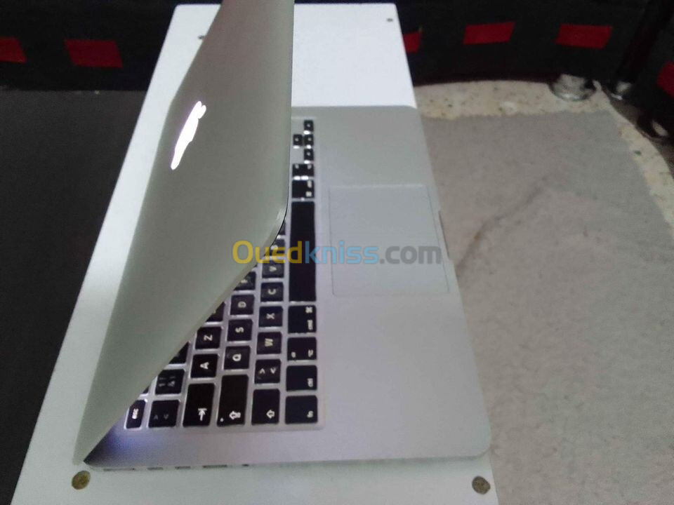 Macbook i5 2015 Early 128 ssd 8gRam 