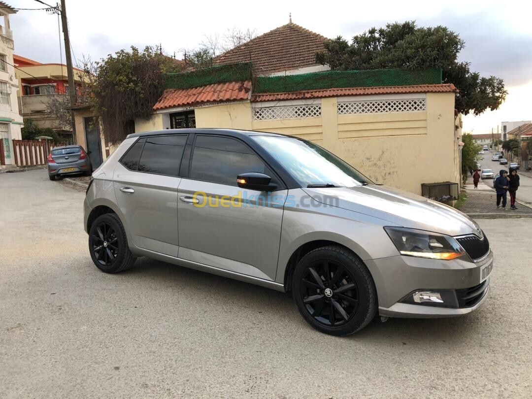 Skoda Fabia 2016 Style (avec toit panoramique)