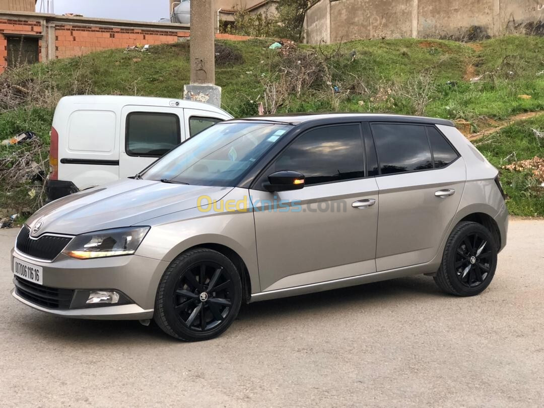 Skoda Fabia 2016 Style (avec toit panoramique)