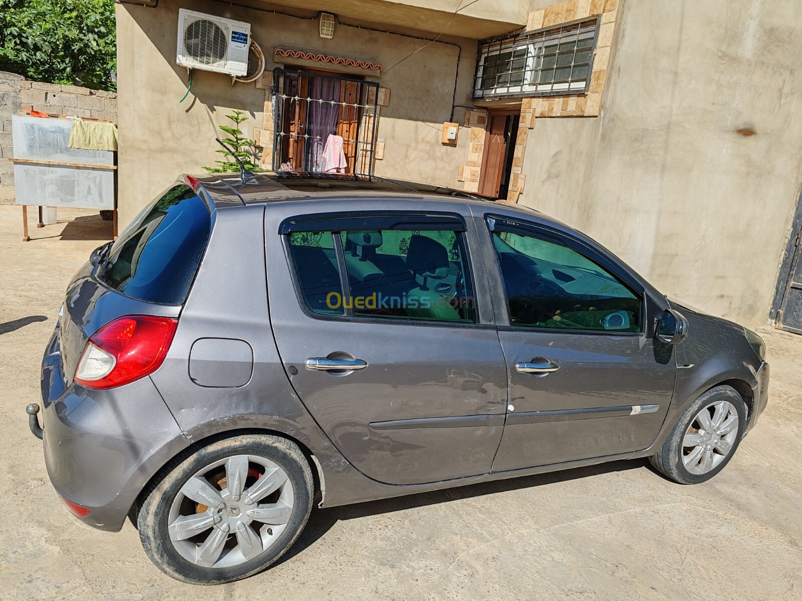 Renault Clio 3 2009 Night and day _ Fronciya