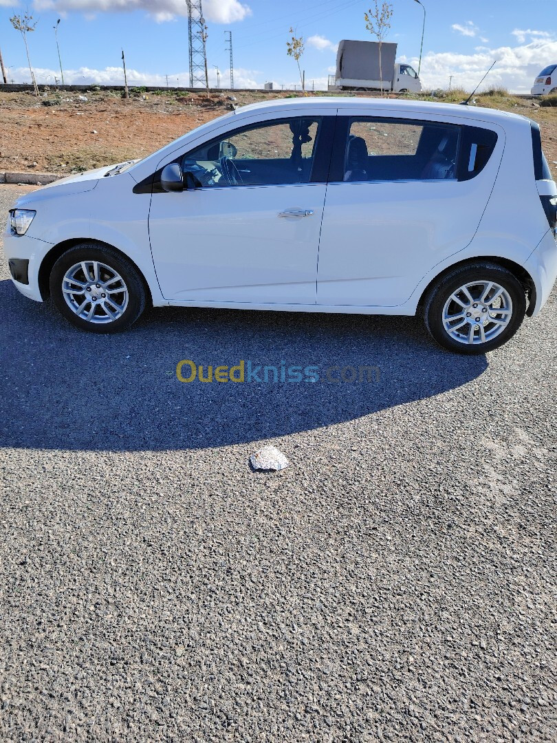 Chevrolet Sonic Hatchback 2014 LT