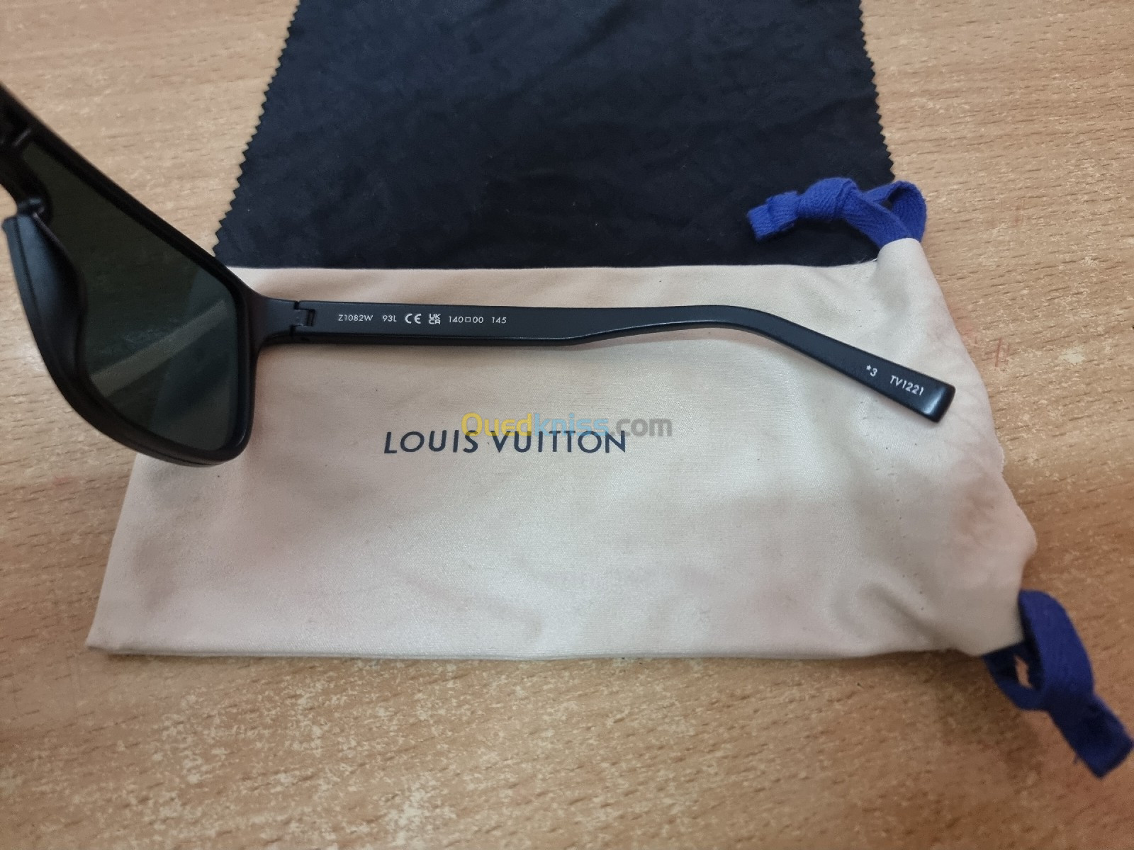 Louis discount vuitton z1082w