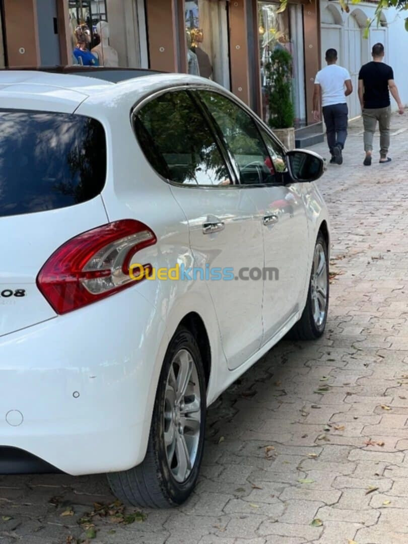 Peugeot 208 2015 Allure