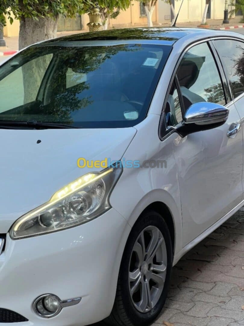 Peugeot 208 2015 Allure