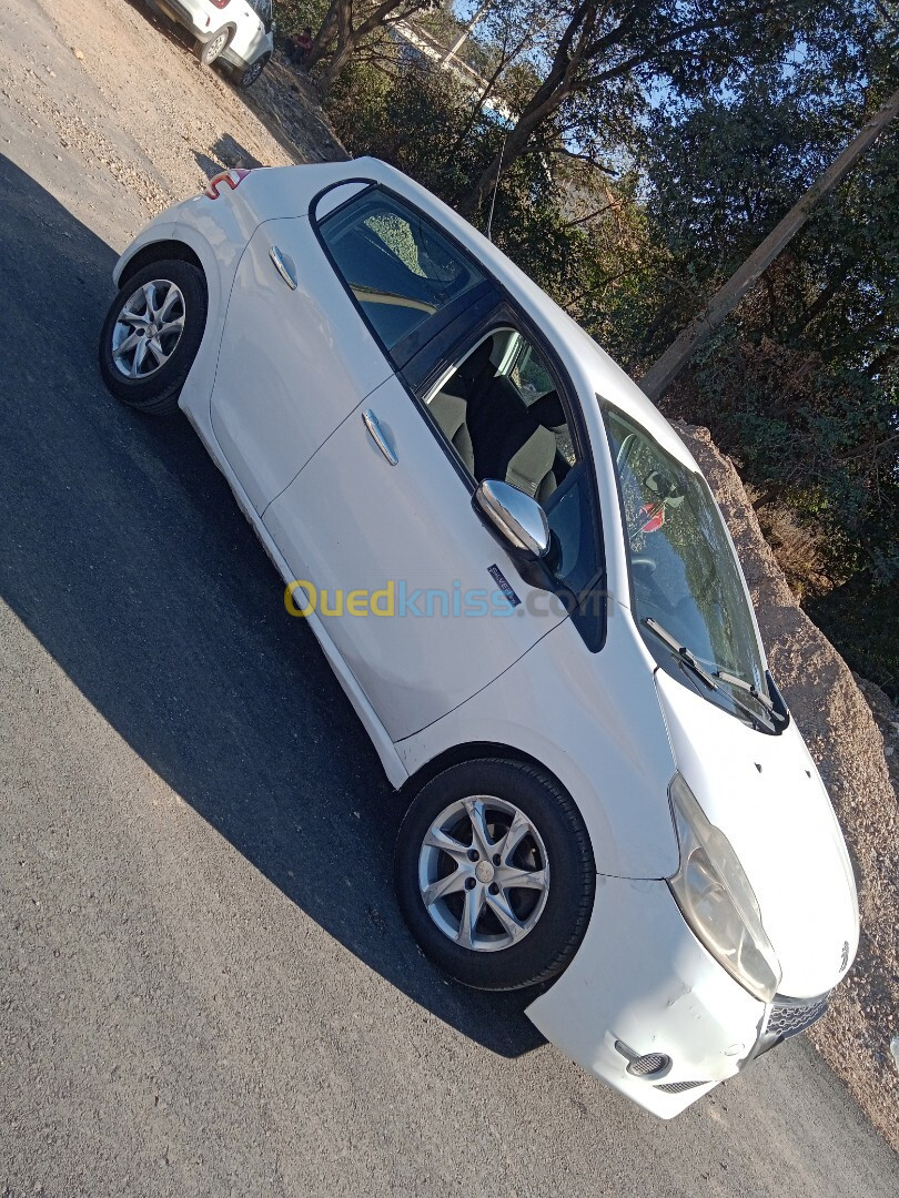 Peugeot 208 2014 Silver Line