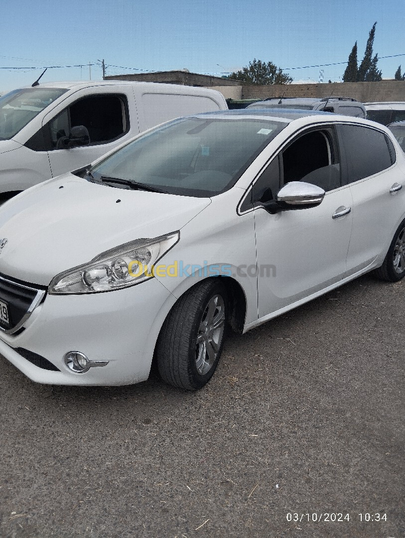 Peugeot 208 2015 Allure