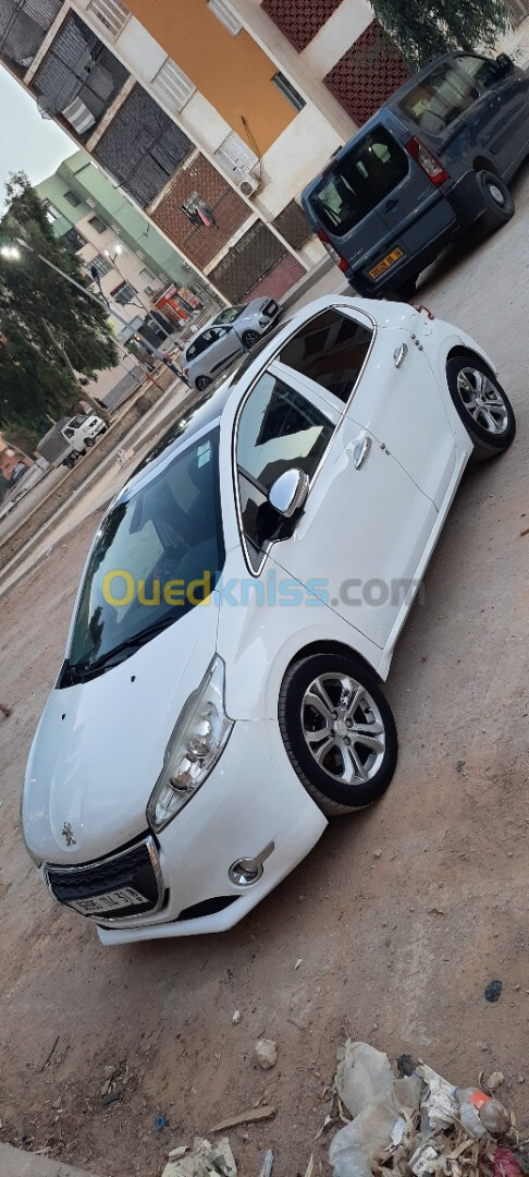 Peugeot 208 2014 Allure