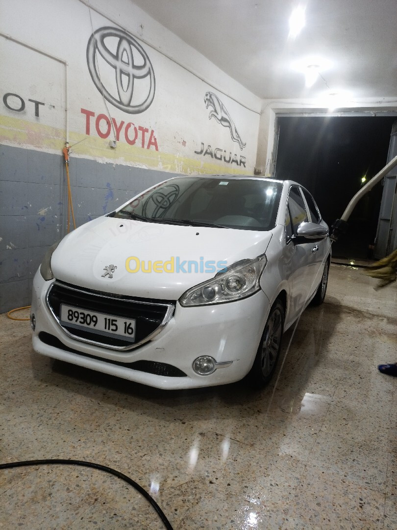 Peugeot 208 2015 Allure