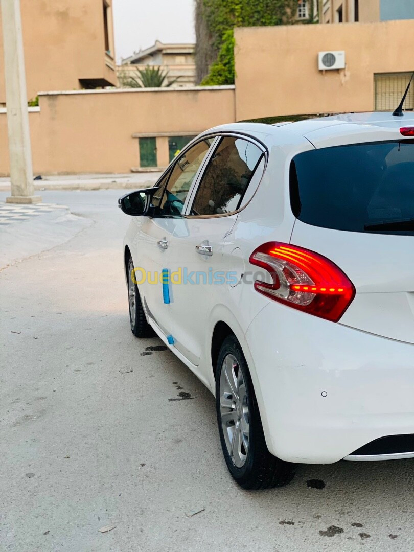 Peugeot 208 2015 Allure