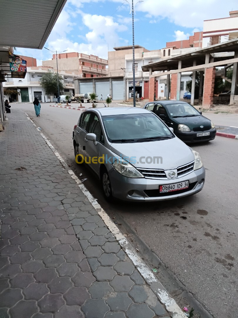 Nissan Tiida 4 portes 2009 Tiida 4 portes