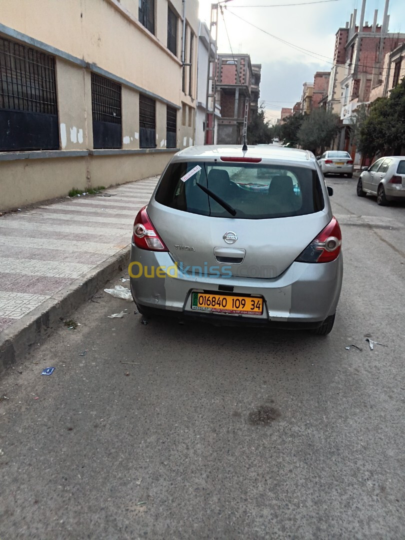 Nissan Tiida 4 portes 2009 Tiida 4 portes