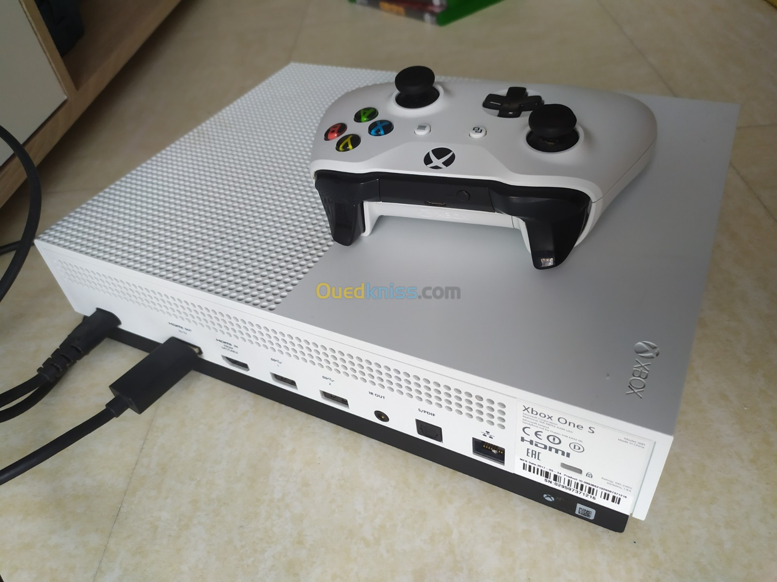 XBOX ONE S 1T + Manette originale + câble HDMI