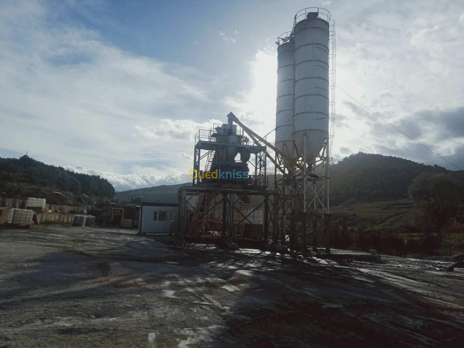 CENTRALE À BÉTON - BÉTON PRÊT À L'EMPLOI 