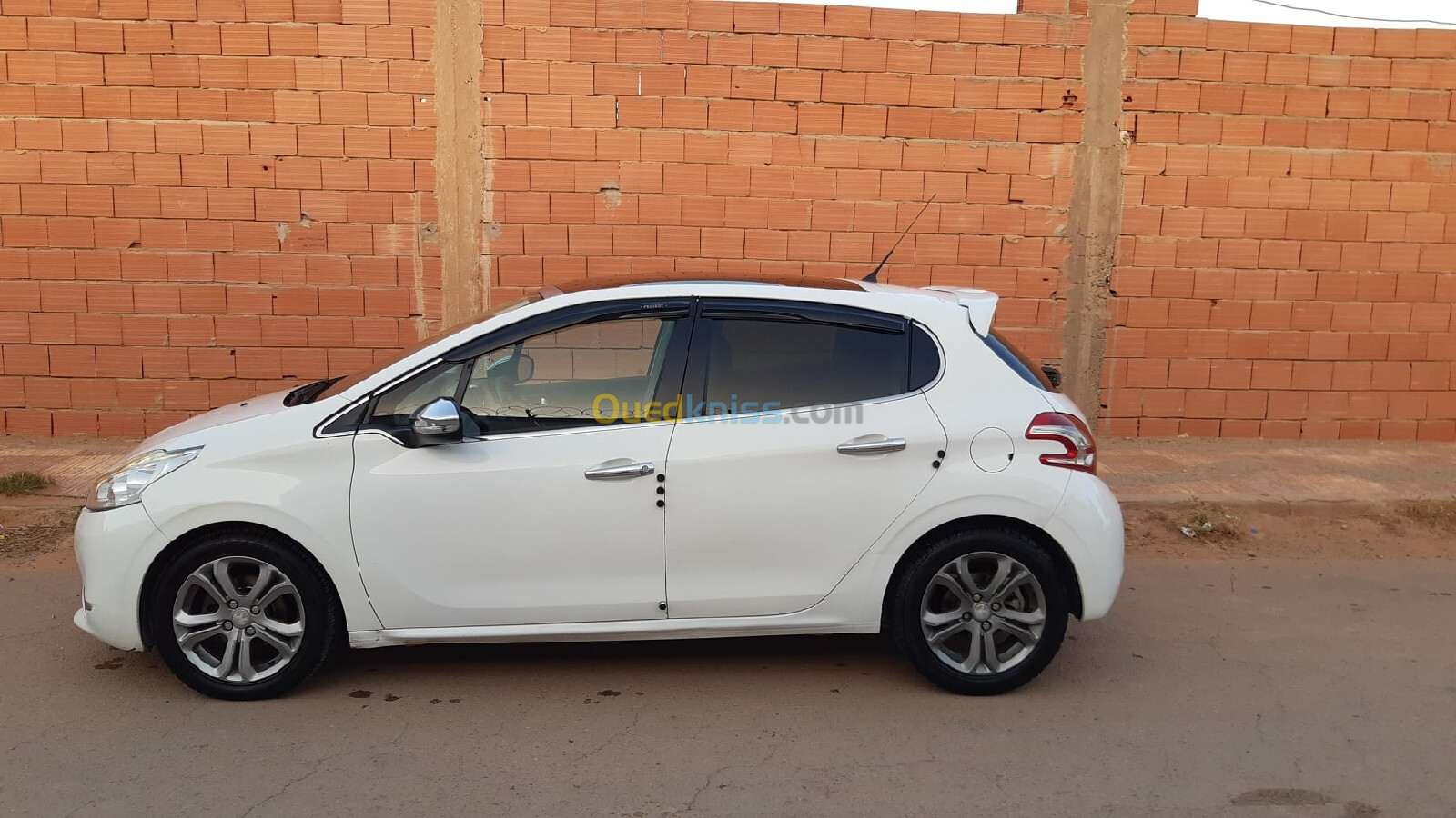 Peugeot 208 2015 Allure