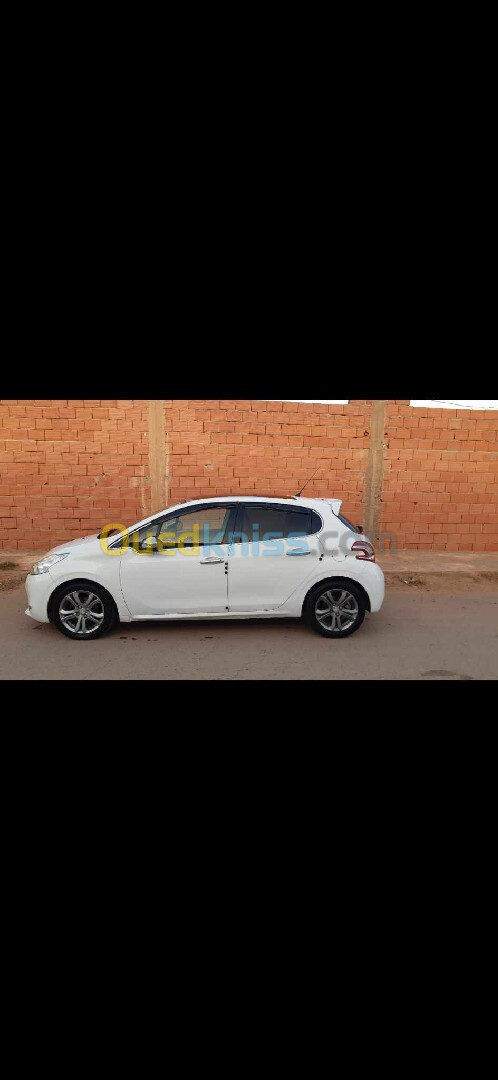 Peugeot 208 2015 Allure