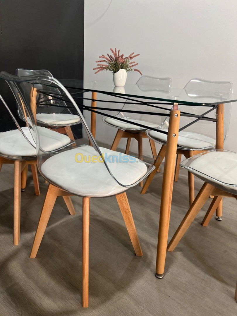 Table en verre trempée avec 6 chaises transparente 