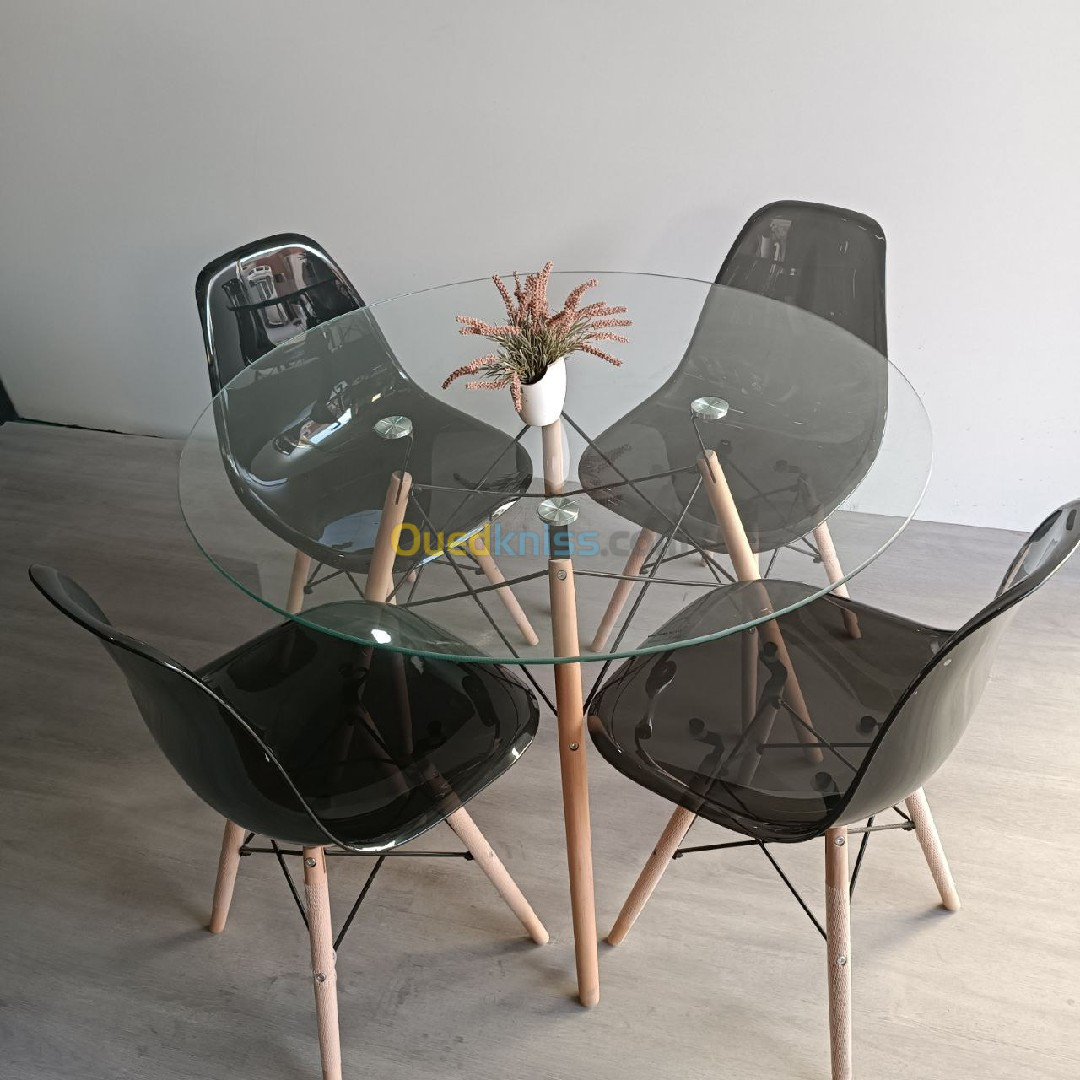 Table ronde 100 cm avec 4 chaises transparent 