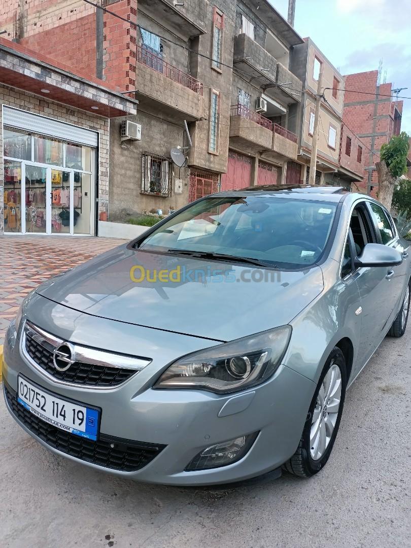 Opel Astra 2014 COSMO