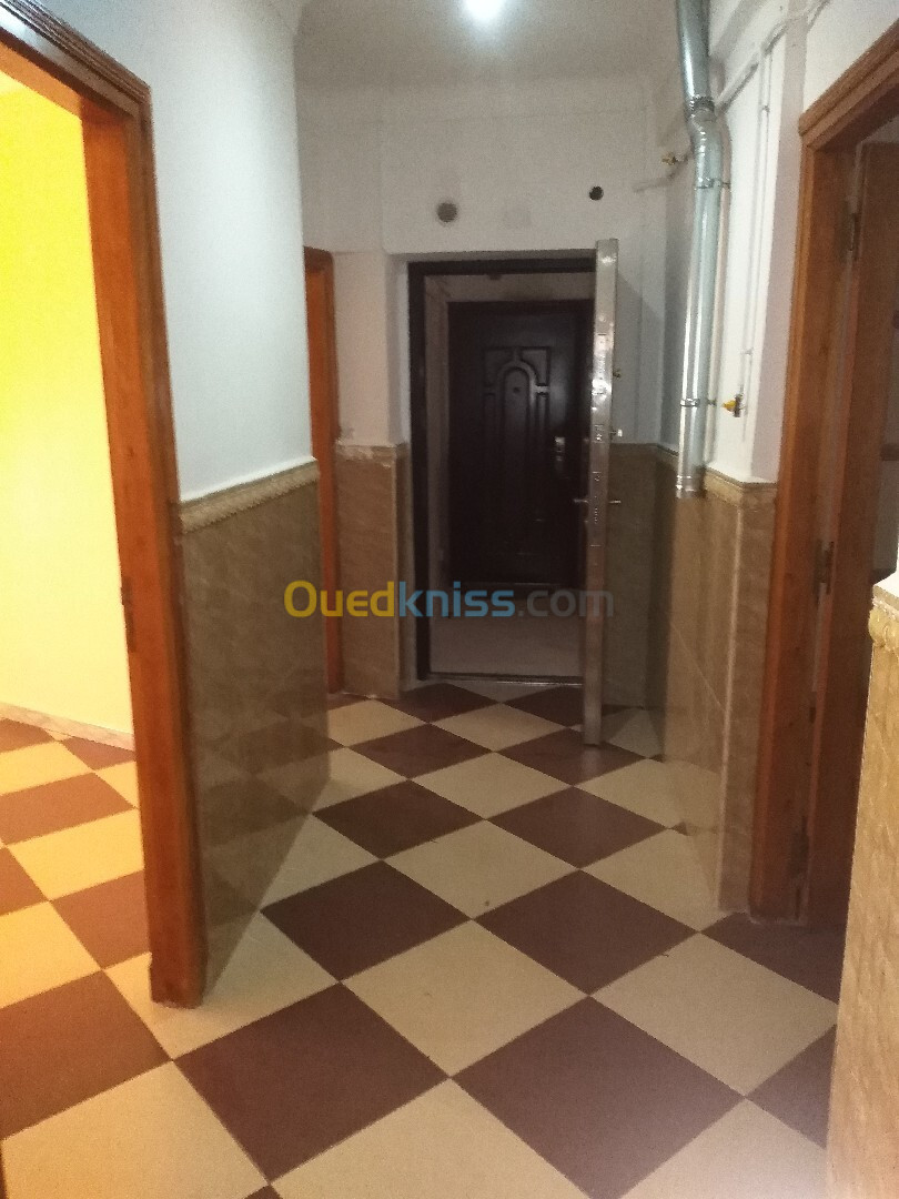 Location Appartement F4 Tipaza Khemisti