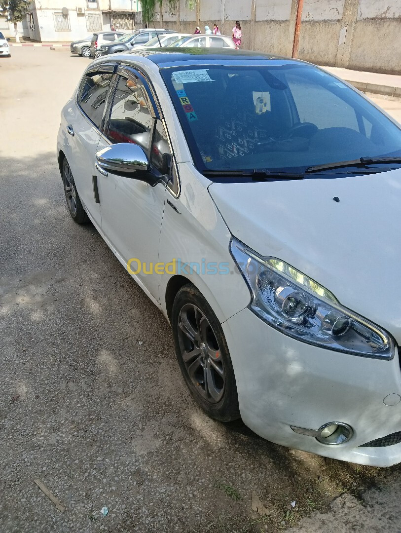 Peugeot 208 2015 