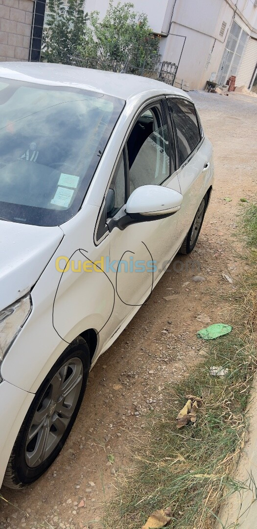 Peugeot 208 2015 Allure