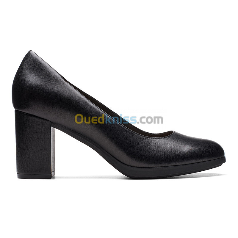 CLARKS Bayla Skip Black Leather