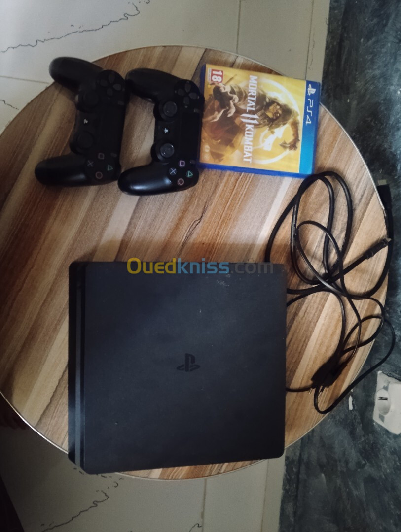 Pack Ps4 slim 500go+2manette original+CD mo*rtall combat 11