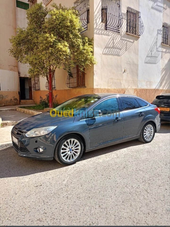 Ford Focus 5 portes 2012 Titanium