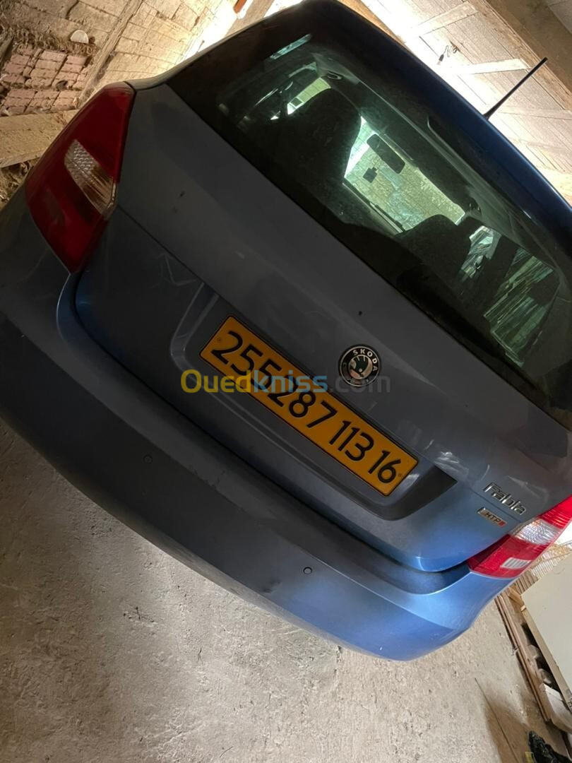 Skoda Fabia 2013 Mafihach sbigha .moteur m3awed 10 sur 10