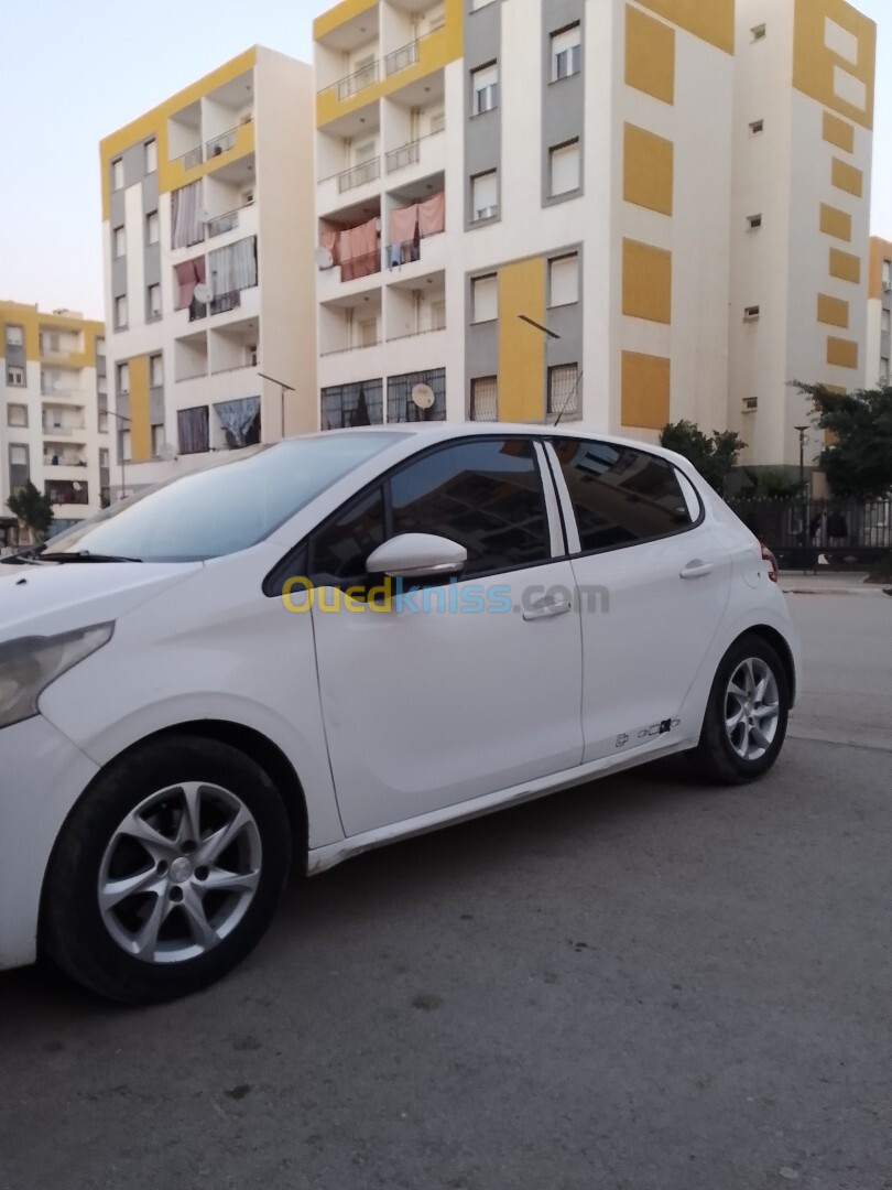 Peugeot 208 2015 Allure