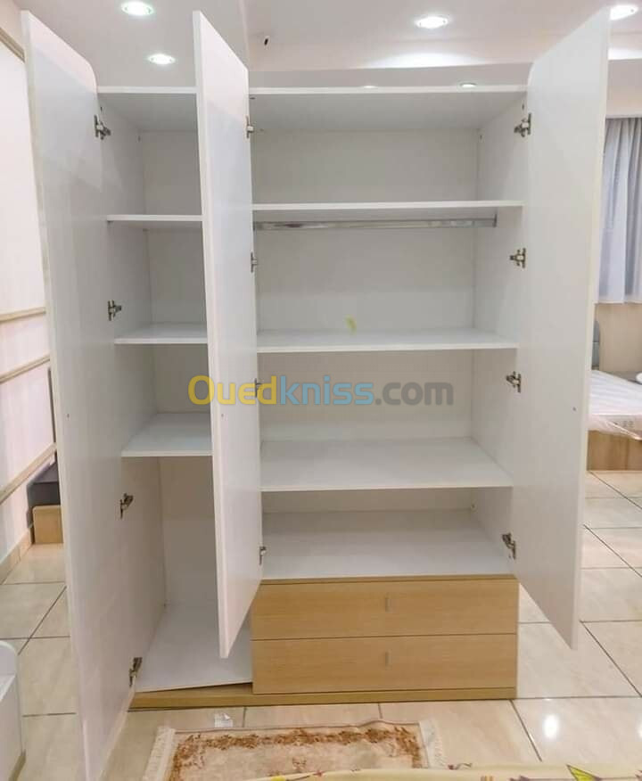 Armoire Ado, 3 portes, 2 tiroirs, Importation, Premier choix