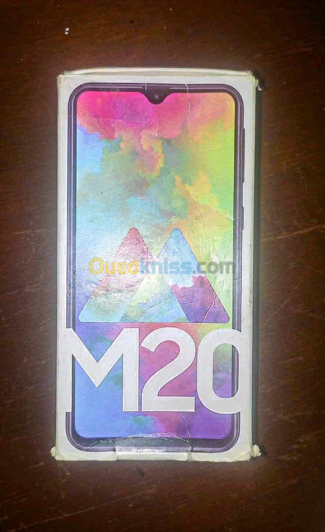 Samsung M20