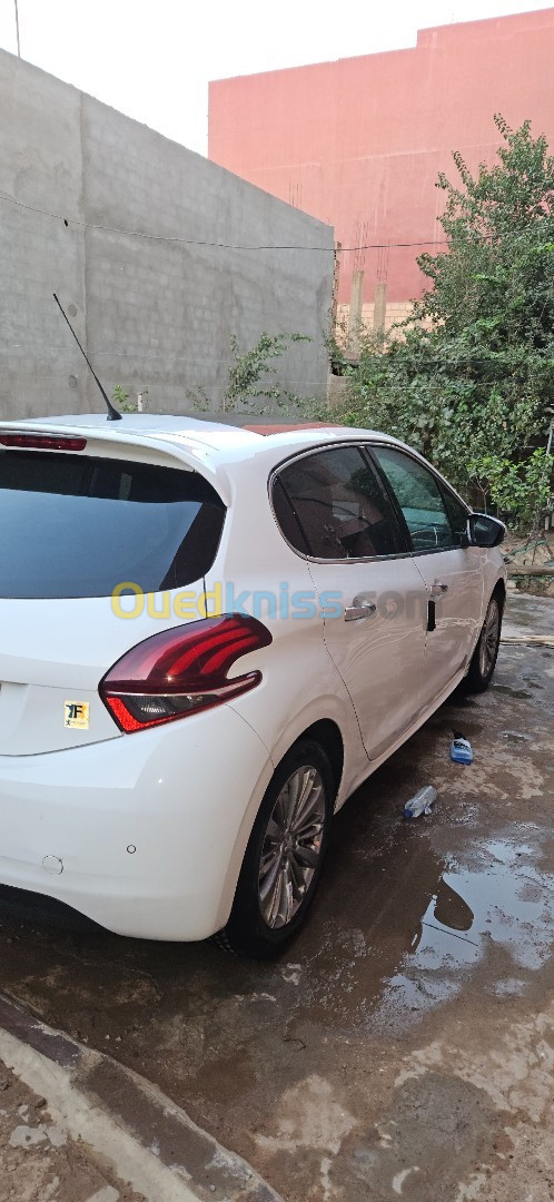 Peugeot 208 2015 Allure Facelift