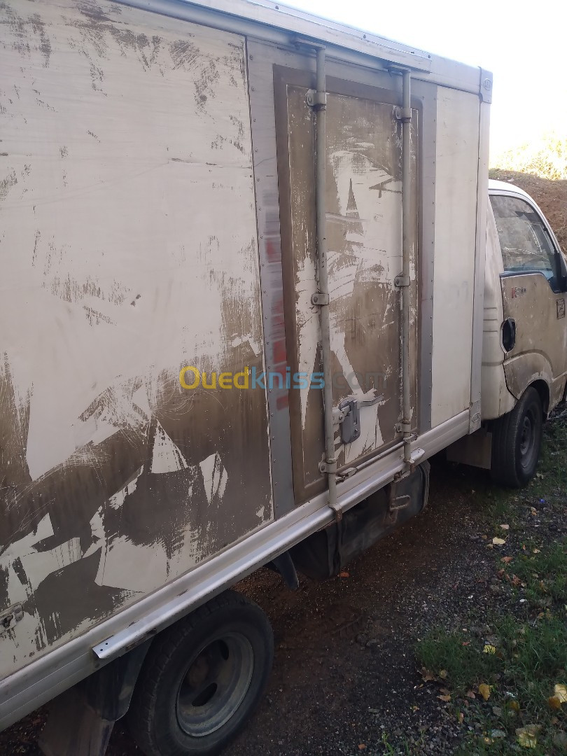 Kia 2700 frigo 2009 blanche