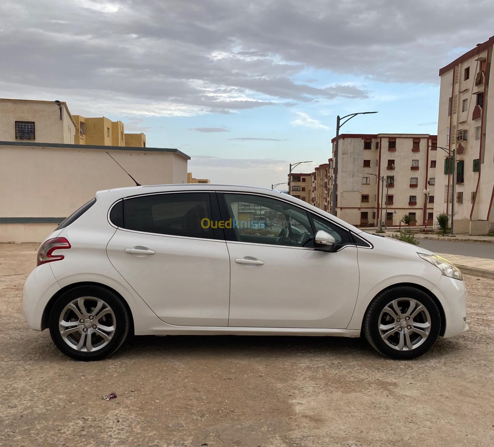 Peugeot 208 2015 Allure