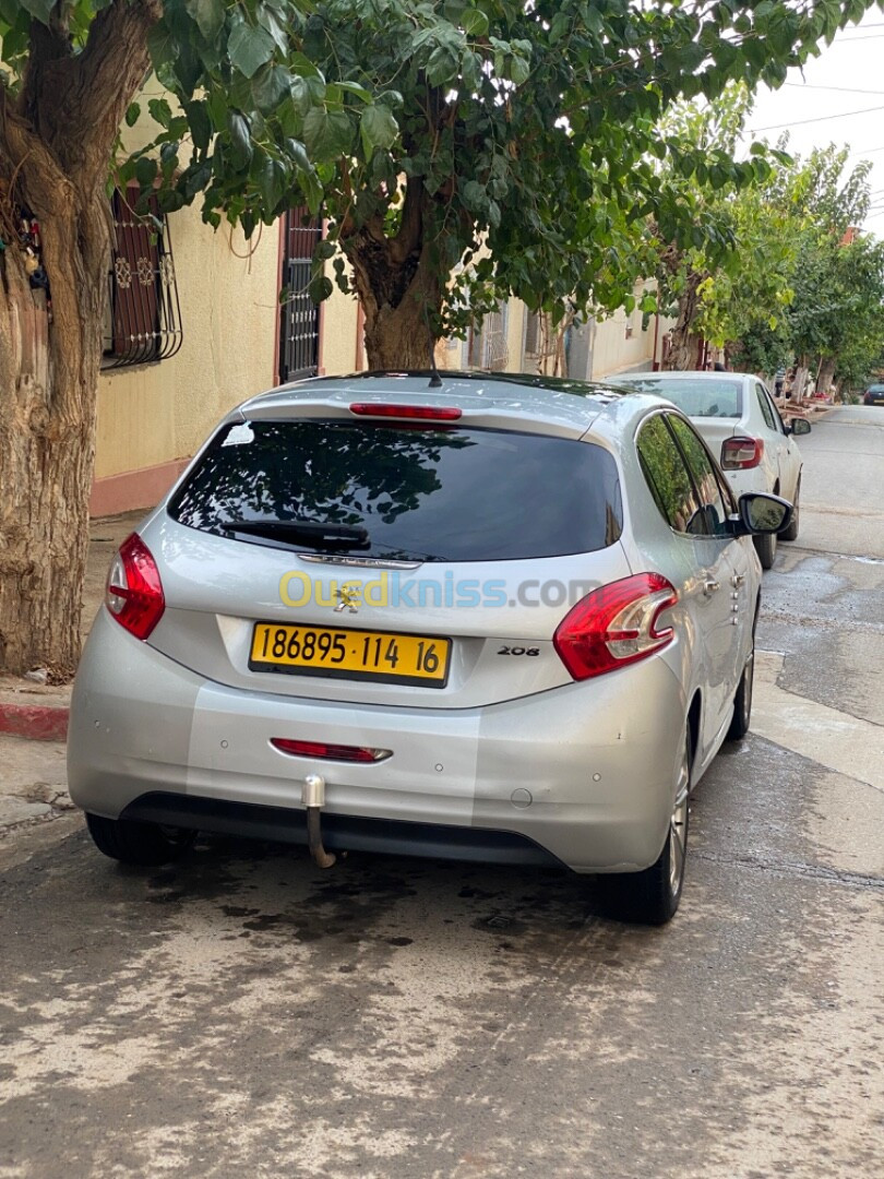 Peugeot 208 2014 