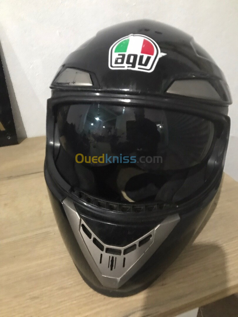 Casque moto AGV