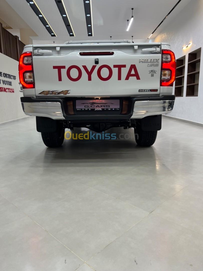 Toyota Hilux 2024 SRS 4*4