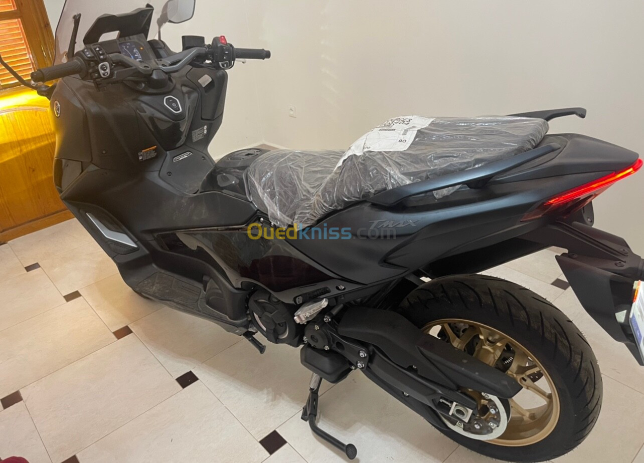 Yamaha tmax 2022