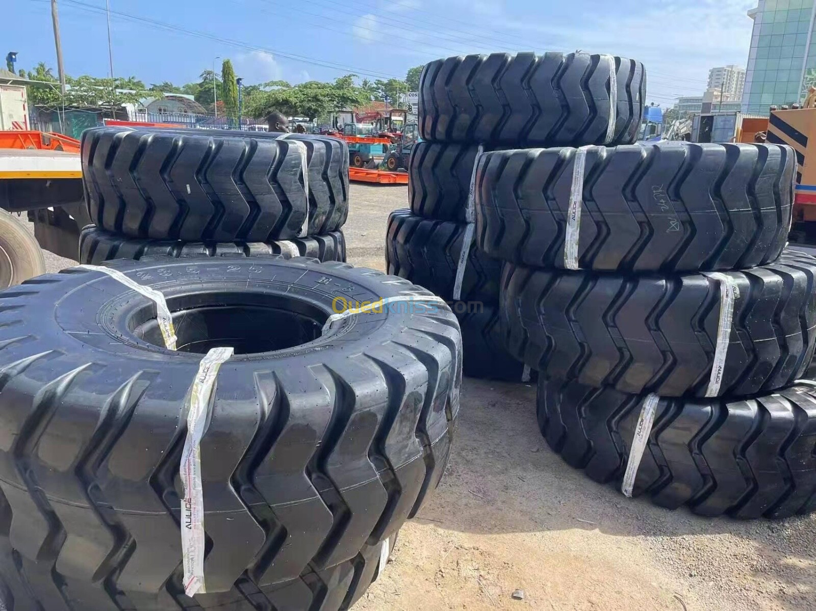 Vente pneus léger-lourds-Engins-clarck 