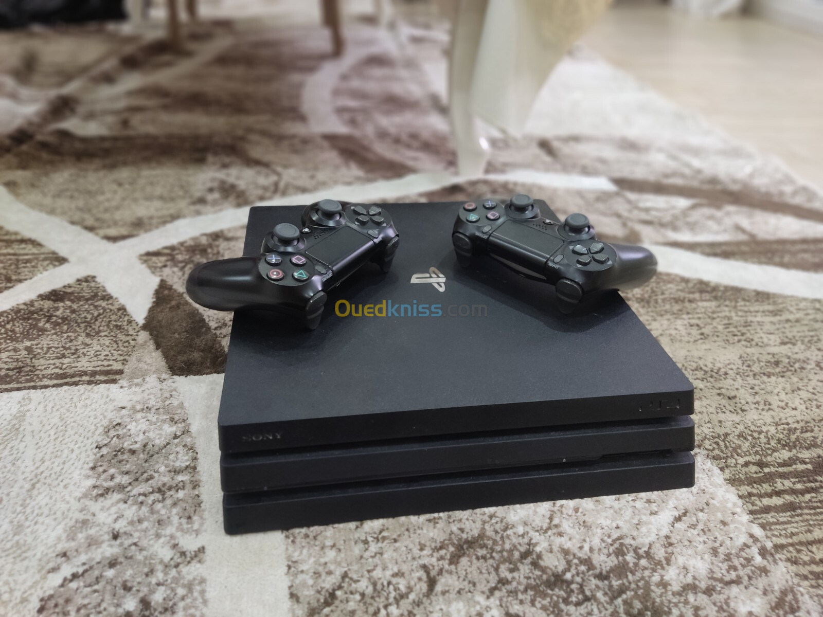 Ps4 pro + games بدون علبة negotiable 