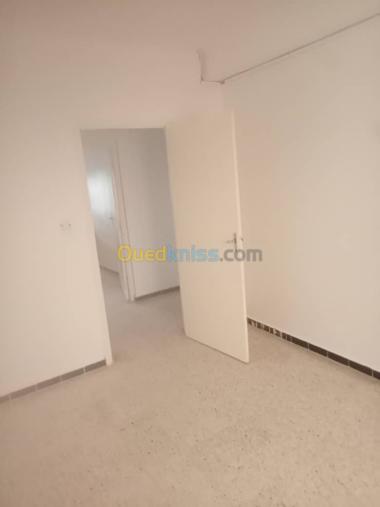 Location Appartement F4 Annaba Annaba