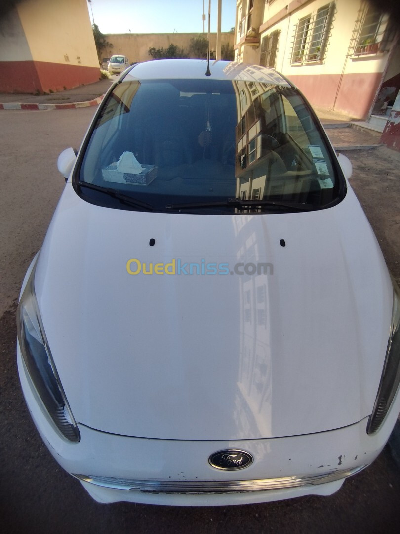 Ford Fiesta 2014 essence+ clim+ vitres electriques avant+ABS+airbag