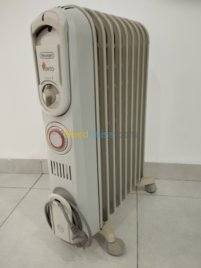 02 radiateur à bain d'huile marque :  DELONGHI