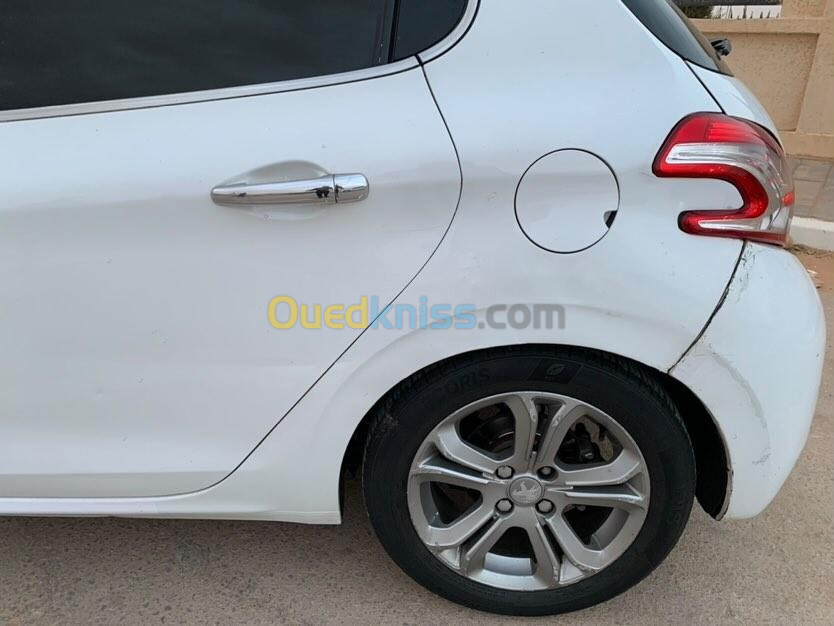 Peugeot 208 2015 Allure