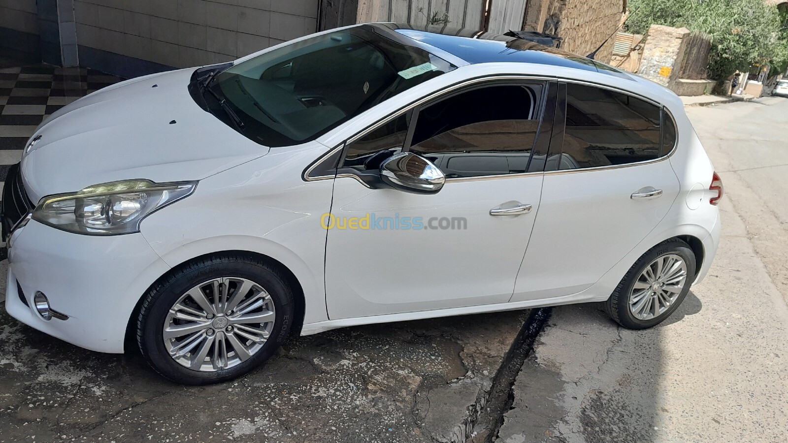 Peugeot 208 2015 Allure Facelift