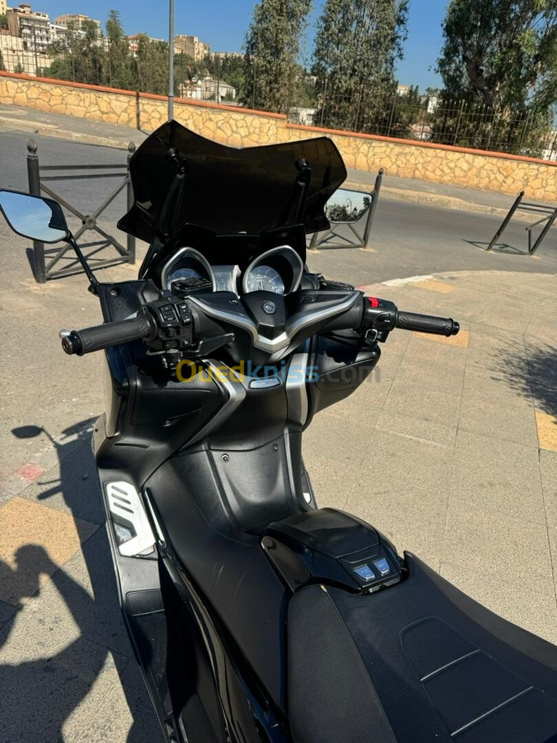 YAMAHA TMax 